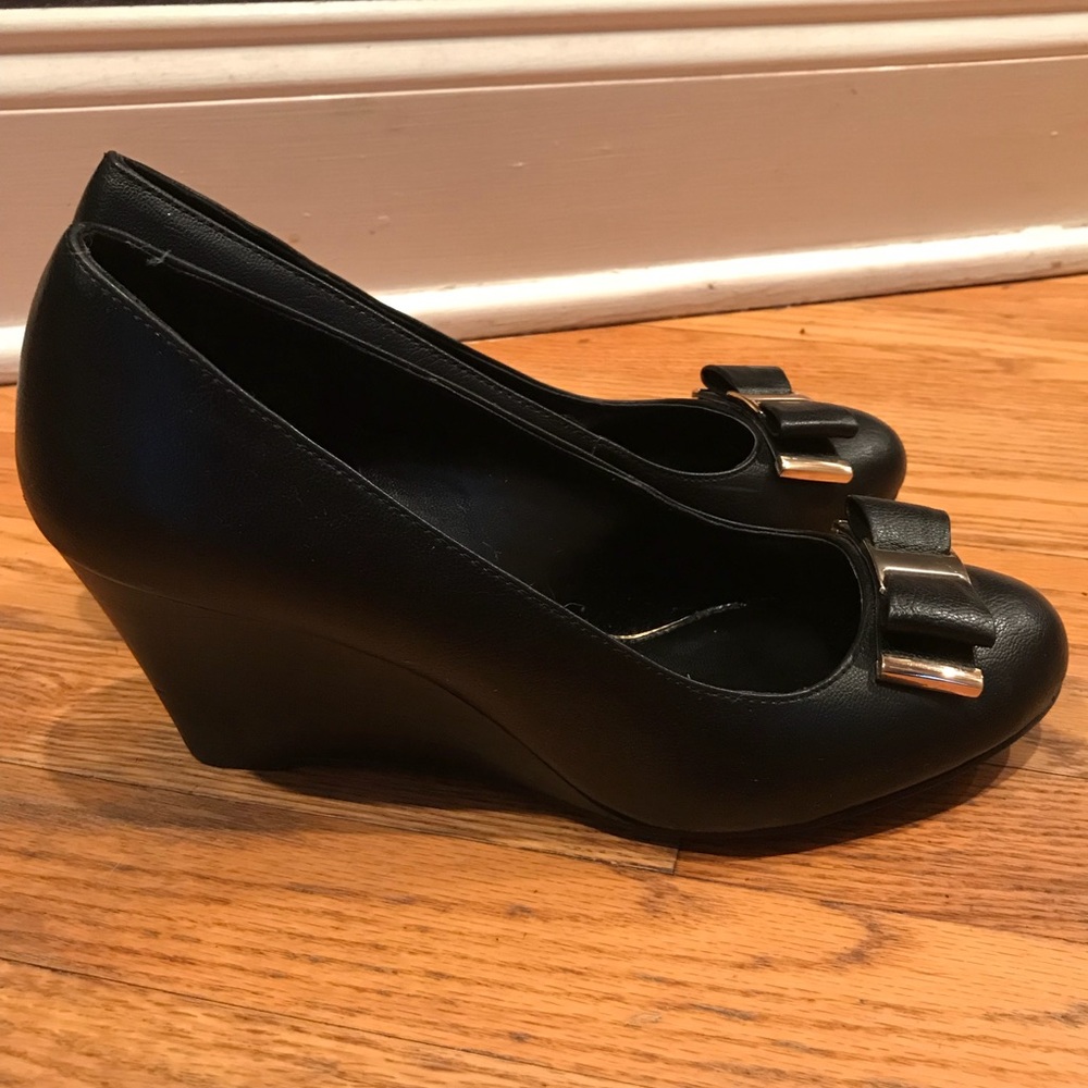 Jessica Simpson wedges with bows